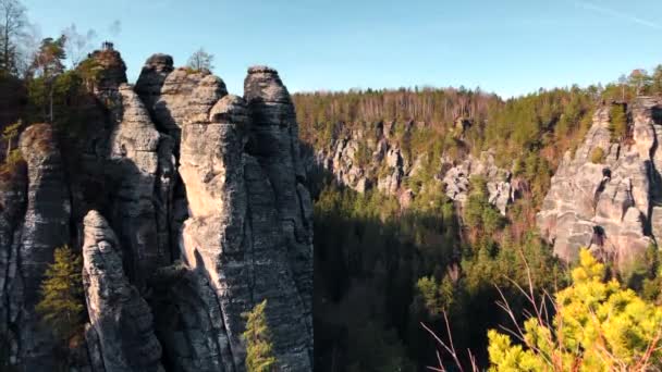 Prachtige Unieke Kliffen Buurt Van Praag Tijdens Zonsondergang Tsjechische Republiek — Stockvideo