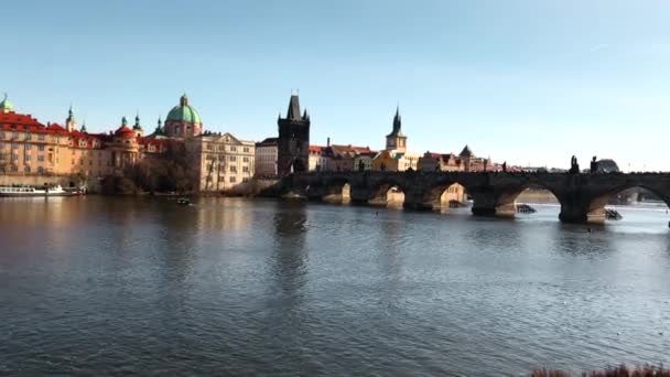 Praga Cidade Rio Vltava Ponte Mídia Bela Arquitetura Antiga Cidade — Vídeo de Stock