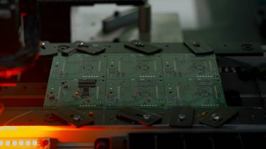 Elektronik devre kartı, işlemci, çip ve kondansatörler. Yaratıcı. Teknoloji bilimi, bilgisayar çipi, kalite kontrol geçmişi