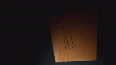 İplerle ilgili mistik notlar. Stok görüntüleri. Rebus 'un ofisinde iplerle ilgili gece notları. Gece ofisindeki notlarda gizemli kelimeler.. 