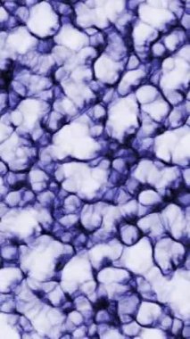 Yumuşak mor 3D desen. Hareket. Çizgi film animasyonundaki parlak mikro devre molekülleri farklı yönlere salınır. Yüksek kalite 4k görüntü