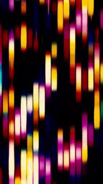 Dikey çizgilerde titrek noktalar. Hareket. Güzel renk noktaları çizgilerin akışında parıldıyor. Renkli ışıltılı çizgiler ve renkler. Vuruşlarla geçmişe dönük canlandırmalar.