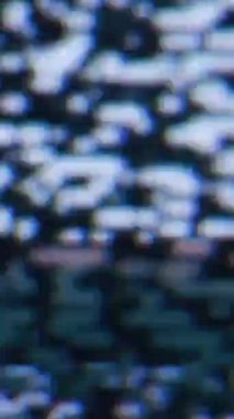 Titreyen titreşimli TV ekranının parazit sesi. Hisse. TV gürültü arkaplanı.
