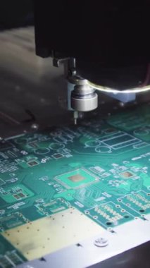 Baskılı devre tahtaları üretim tesisimiz. Teknolojik süreç. Mikroçip üretim tesisimiz. Üretim Fabrikası'nda elektrik panoları.