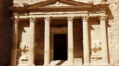 UNESCO Dünya Mirası sitesi Petras Hazinesi 'nin hayret verici mimarisini araştırın. Eylem