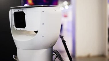 Çeşitli ortamlarda maksimum verimlilik ve modern kolaylık için tasarlanmış zarif, gelişmiş bir hizmet robotu. Medya