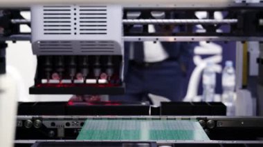 Teknoloji harikası robot teknolojisi hem baskı hem de üretim süreçlerinde eşi görülmemiş bir kesinlik sağlıyor. Medya