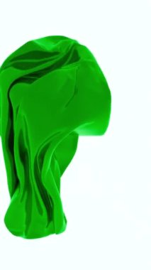 Renkli kumaş beyaz arkaplanda hareket eder. Tasarım. Güzel kıvrımları olan renkli kumaşlar havada süzülüyor. Hayalet kumaşlar havada süzülür..