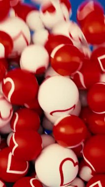Beyaz ve kırmızı ping pong toplarının soyut zıtlığı mavi arka planda yere düşen kalpler. Animasyon. Renkli küre yığını