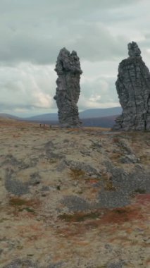 Manpupuner 'ın Kuzey Urallar' daki muhteşem manzarası. Şarjör. Bulutlu arka planda Rusya 'nın mucizesinin havadan görünüşü