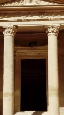 UNESCO Dünya Mirası sitesi Petras Hazinesi 'nin hayret verici mimarisini araştırın. Eylem