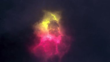 Bu video, pembe ve sarı renkte titreşen parlak bir nesne sergiliyor, karanlık bir arkaplanda süzülüyor, sahnenin mistik kalitesini arttırıyor.