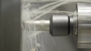 Metal işçiliğinde kullanılan, hassasiyeti, sıvı dinamiğini ve gelişmiş mühendisliği gösteren yüksek hızlı kesme aracı. Menkul Kıymetler