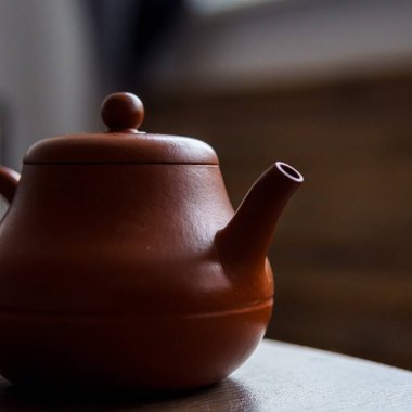 Geleneksel zanaatkarlığı sergiliyor. Herkes için sıcak ve rahat bir ortam.