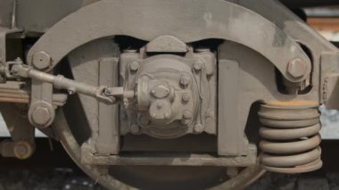 Son derece detaylı bir tren tekerleği montajının yakın plan görüntüsü süspansiyon mekanizmasını da içeriyor. Stock Görüntüsü