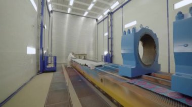 Geniş ve geniş bir sanayi bölgesi. Üretimde kullanılan gelişmiş ve ileri teknoloji mekanizmaları sergiliyor. Menkul Kıymetler