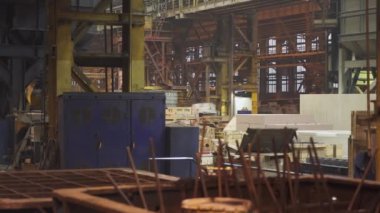 Gelişmiş makineler ve hammaddeler ile geniş bir üretim atölyesi. Menkul Kıymetler.