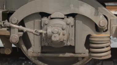 Son derece detaylı bir tren tekerleği montajının yakın plan görüntüsü süspansiyon mekanizmasını da içeriyor. Stock Görüntüsü
