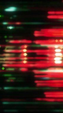 Bu dinamik soyut sanat eseri kırmızı ve yeşil ışık çizgilerinin canlı bir karışımını sergiliyor.