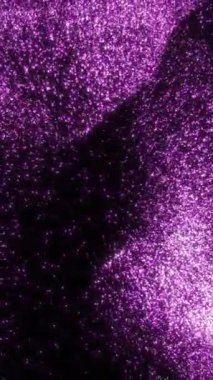 Bu video cesur tipografi ile büyüleyici mor arka planlar sergiliyor, estetik cazibeyi vurgulayan dinamik bir anlatı yaratıyor