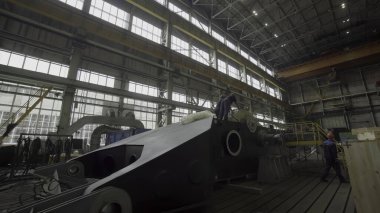 Bu gelişmiş tesis son model makinelere ve son derece verimli imalat operasyonlarına sahiptir. Menkul Kıymetler