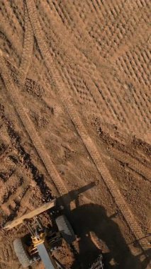 İnşaat alanındaki not düzeyi gelecekte kalkınma için düz bir yüzey yaratıyor.