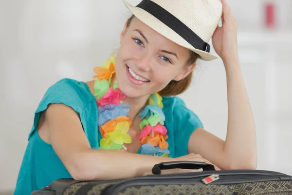 Picture Woman Hat Luggage — Stock Photo, Image