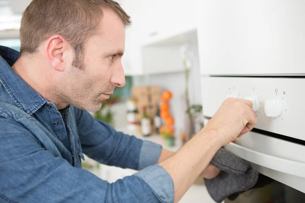 Man Changing Temperature Oven — Stock Photo, Image