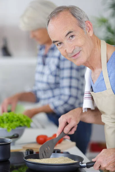 Coppia Anziani Cucinare Insieme Cucina Casa — Foto Stock