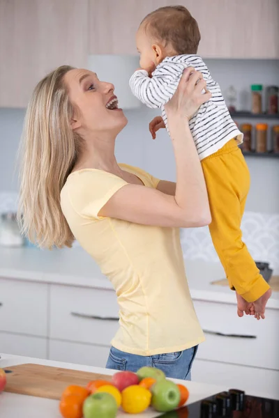 Young Mother Holding Baby Son Her Arms — Stock Photo, Image
