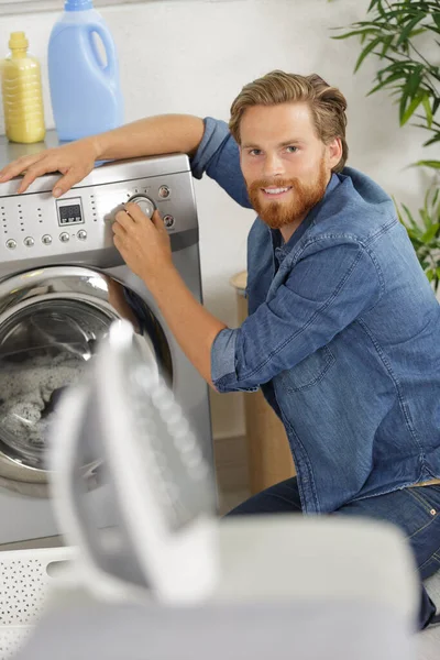 Man Doing Laundry Reaching Washing Machine — Stock Photo, Image