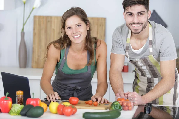 Portrait Happy Couple Preparing Vegetables — Stock Photo, Image