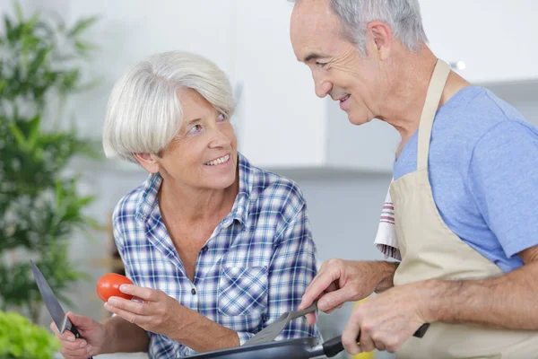 Senioren Paar Keuken — Stockfoto