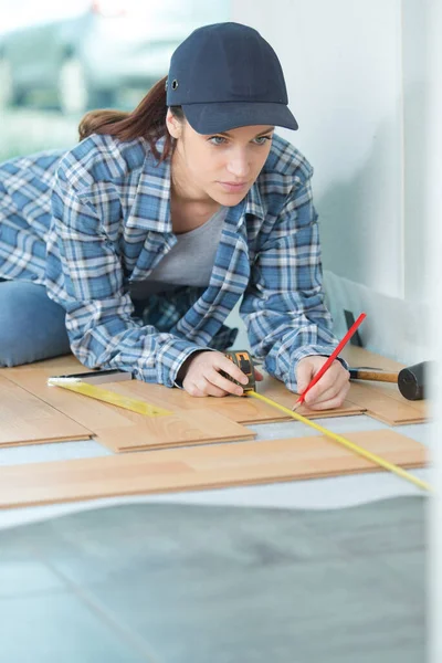 Young Woman Measuring Plank Wood — Stock Photo, Image