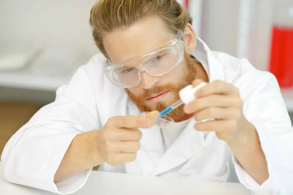 Lab Technician Working Pipette Molecular Laboratory — Stock Photo, Image