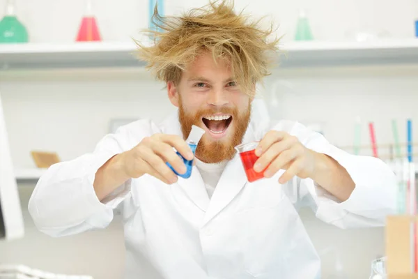 Çılgın Bilim Adamı Laboratuvarda Harika Bir Fikir Buldu — Stok fotoğraf