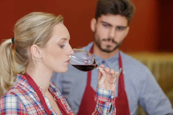 Eine Professionelle Weinverkostung — Stockfoto