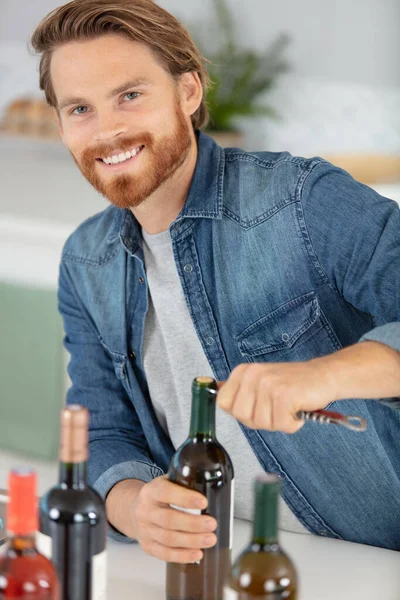 Young Man Openin Wine Bottle — Stock Photo, Image