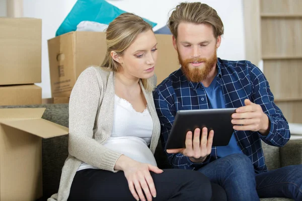 Couple Moving New Home Using Tablet — Stock Photo, Image