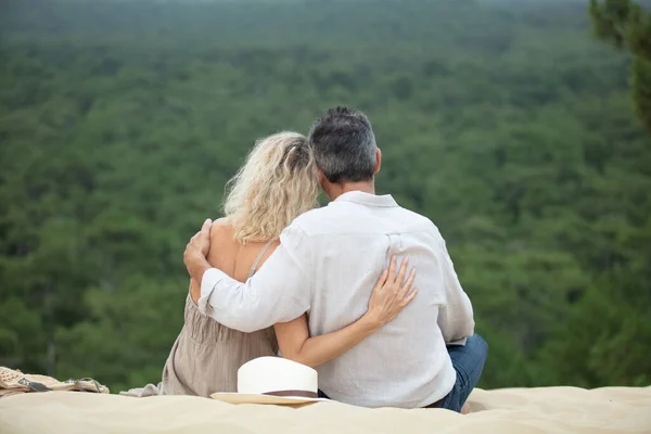 Rear View Senior Couple Looking Out Landscape — Stock Photo, Image