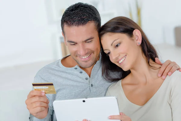 Couple Tablet Card — Stock Photo, Image