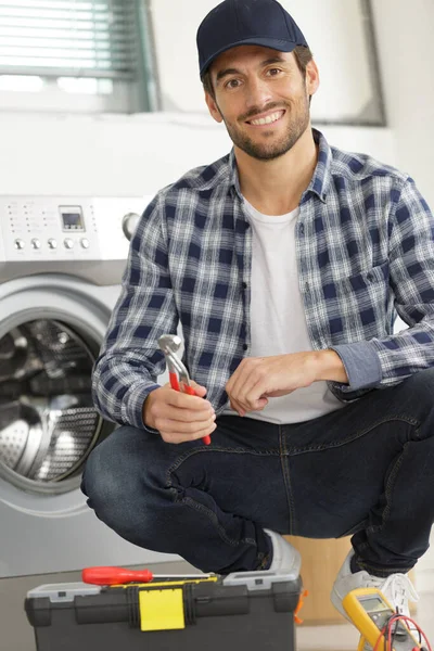 Washing Machine Serviceman Crouched His Toolbox — Stock Photo, Image