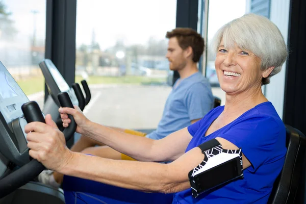 Konzept Für Senioren Fitnessgeräte — Stockfoto