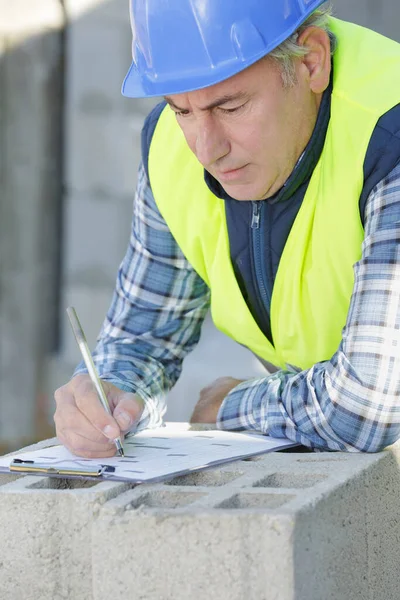 Ingeniero Constructor Escribir Notas Sitio Construcción — Foto de Stock