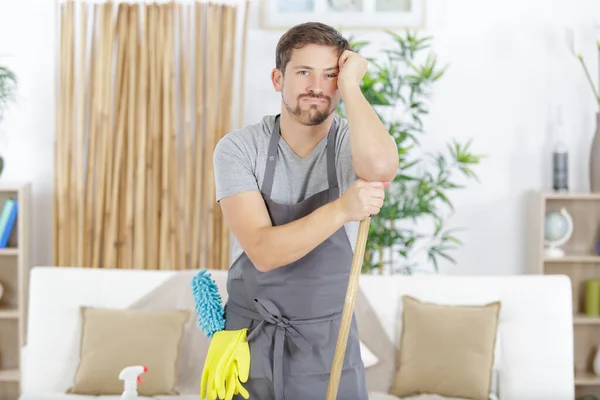 Homem Varrendo Chão Com Dustpan Escova — Fotografia de Stock