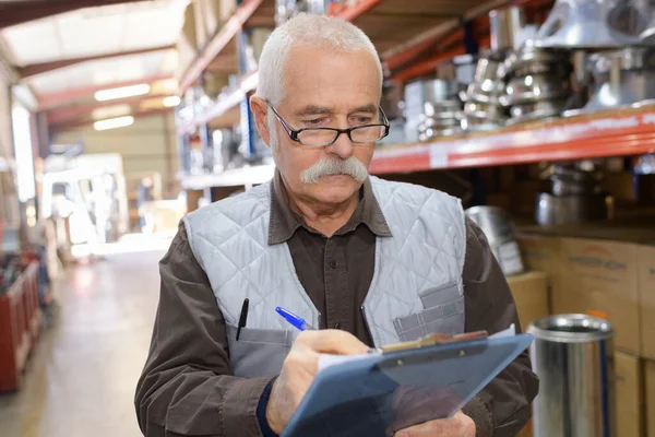 Factory Worker Standing Clipboard — Stock Photo, Image