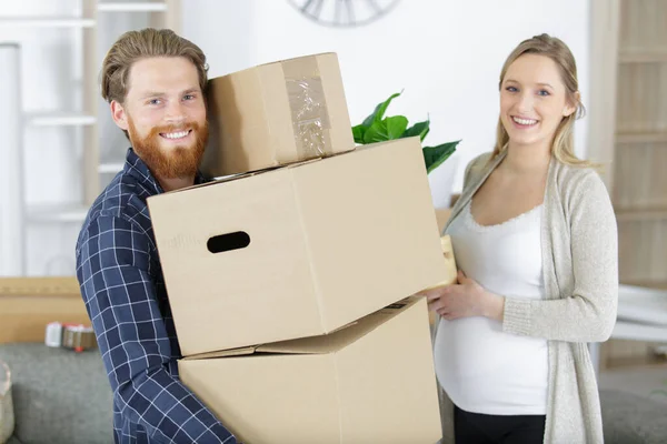 Gelukkig Paar Verwacht Baby Verhuizen Huizen — Stockfoto