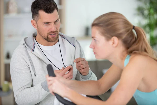 Muscular Handsome Personal Trainer Man Talking Woman — Stock Photo, Image