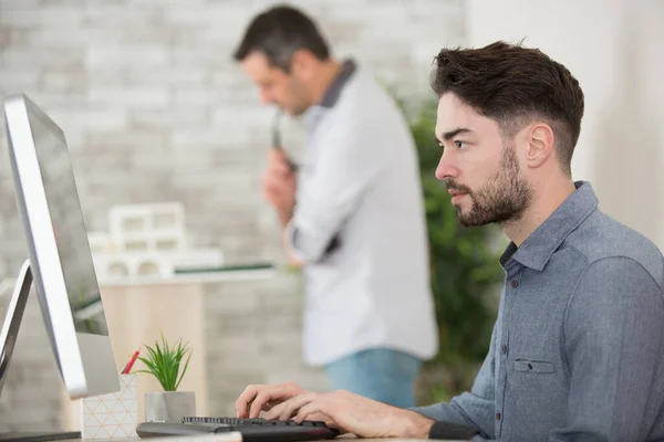 Young Male Architect Using Computer Office — Stock Photo, Image