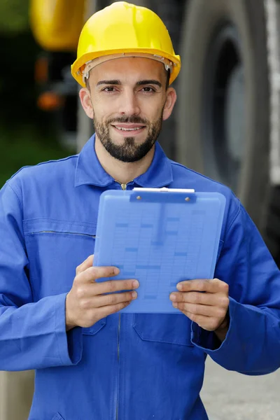 Construtor Masculino Olhando Para Câmera — Fotografia de Stock